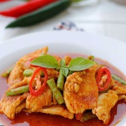 ผัดพริกแกงราดข้าว