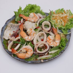 ยำรวมมิตรทะเล Seafood Spicy Salad