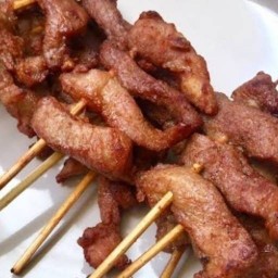 ลัคกี้อินเลิฟหมูทอดแดดเดียว&ลูกชิ้นทอด สาขา2