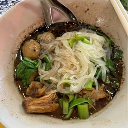 8 เส้นก๊วยเตี๋ยวเรืออยุธยา อ่างศิลา