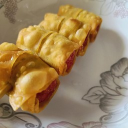 เกี๊ยวห่อลูกชิ้นแดง