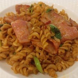 พาสต้ากะเพราเบคอน