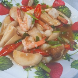 เห็ดออรินจิผัดน้ำมันหอยกุ้ง