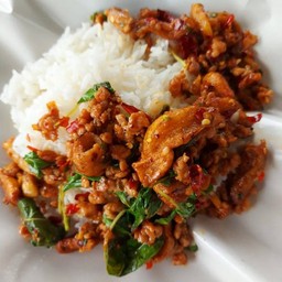 กะเพราไก่กาก ไก่+กากหมู