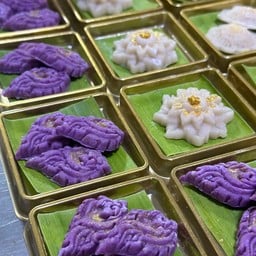 สร้อยอินทรานิล(ทำจากไข่ขาวกะทิสดและมันม่วงหอมอบควันเทียน)