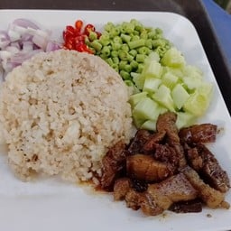 ข้าวผัดกะปิหมูสามชั้น