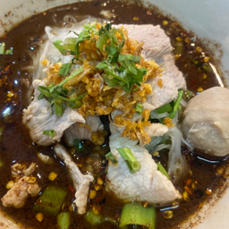 ก๋วยเตี๋ยวเนื้อน้ำตกพิเศษ