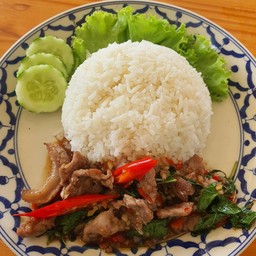 ข้าวกะเพราเนื้อ (ข้าวหอมมะลิ)