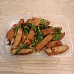 ข้าวกะเพราไก่ยอ