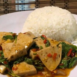 กระเพราหมูยอ