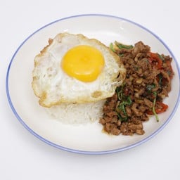 กระเพราเนื้อราดข้าว