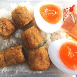 ข้าวไก่จ้อทอดไข่ต้ม