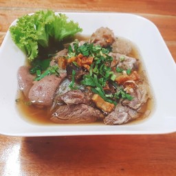 ก๋วยเตี๋ยวต้มยำหมูตุ๋นรวม