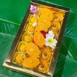 ชุดเครื่องทองมงคล  ๑๘ ชิ้นพร้อมโบว์สวยงาม