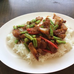 ครัวป้าต้อยยำแซ่บ