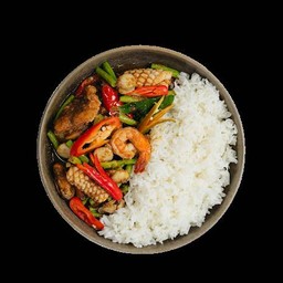 ข้าวผัดพริกแกงราดข้าว (เลือก กุ้ง ปู ปลา หอย หมึก ทะเล)