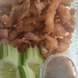 ข้าราดหมูสามชั้นทอดน้ำปลาน้ำจิ้มแจ่ว