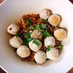 ก๋วยเตี๋ยวลูกชิ้นล้วน แห้ง