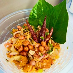 ข้าวทอดยำแหนม ยำขนมจีนแซ่บปาก พระอินทร์