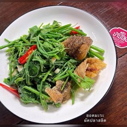 ยอดมะระ ผัดปลาสลิด