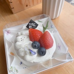 เค้กนมสดสตรอเบอรี่จิ๋ว