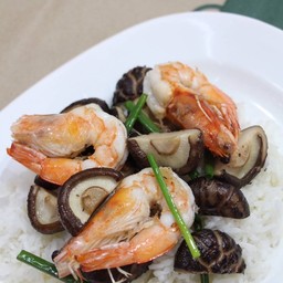 กุ้งสดผัดเห็ดหอมคั่วซีอิ๊ว