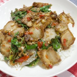 กะเพราหมูกรอบ