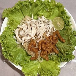 หมี่ไก่ฉีก ชาไข่มุก (ครัวในบ้าน)