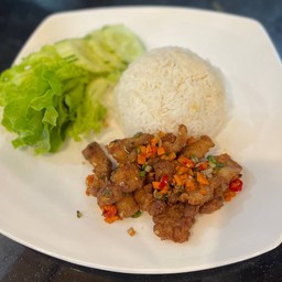 หมูสามชั้นคั่วพริกเกลือราดข้าว