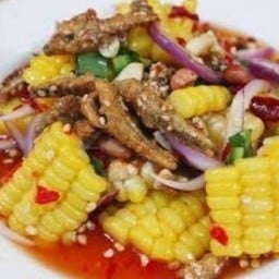 ยำข้าวโพดปลากรอบ
