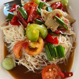 ตำขนมจีนเส้นสดหมูยอ