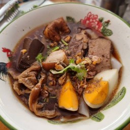 ก๋วยจั๊บอร่อย ก๋วยจั๊บหลบมุม