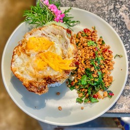 โครตกะเพรา ราดข้าว