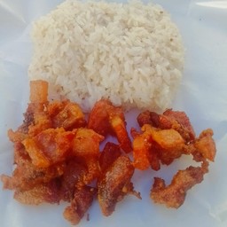 ข้าวเหนียวสามชั้นทอดกระเทียม