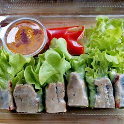 แหนมเนืองโรล