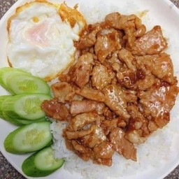 ข้าว หมูกระเทียม