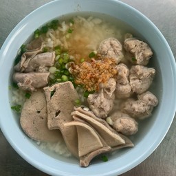 ข้าวต้มหมูไส้กะเพาะตับเซี้ยงจี้หัวใจ