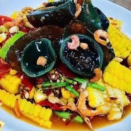 ยำข้าวโพดไข่เยี่ยวม้า