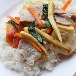 ผัดผักรวมหมูชิ้น