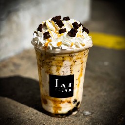 นมคาราเมลปั่นลาวาชิฟท็อปวิปครีม