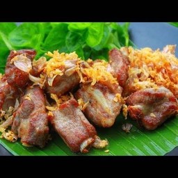 กระดูกอ่อนหมูทอดกระเทียม
