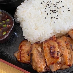 ข้าวหน้าหมูย่าง แจ่วแซ่บ