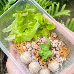 หมี่คลุกสามรสหมูสับทรงเครื่อง