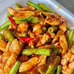 ผัดพริกแกงไก่