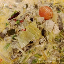 ต้มข่าไก่ใส่กะหล่ำปลี + ข้าว