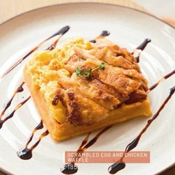 Chicken Waffle Scrambled Egg วาฟเฟิลไก่ไข่คน