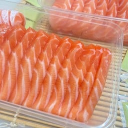 แซลม่อนสดแล่พร้อมทาน 2 ขีด