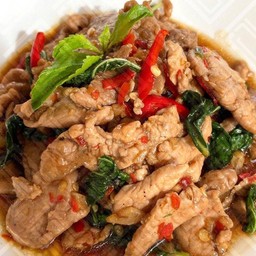 กระเพราหมูชิ้น
