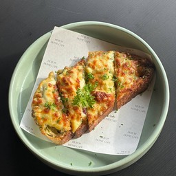 Pesto cheese bread