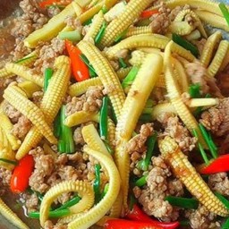 ข้าวหน้ากะเพราหมูสับใส่ข้าวโพดอ่อน